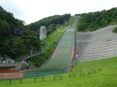 これがジャンプ競技場。近くで見ると迫力です。