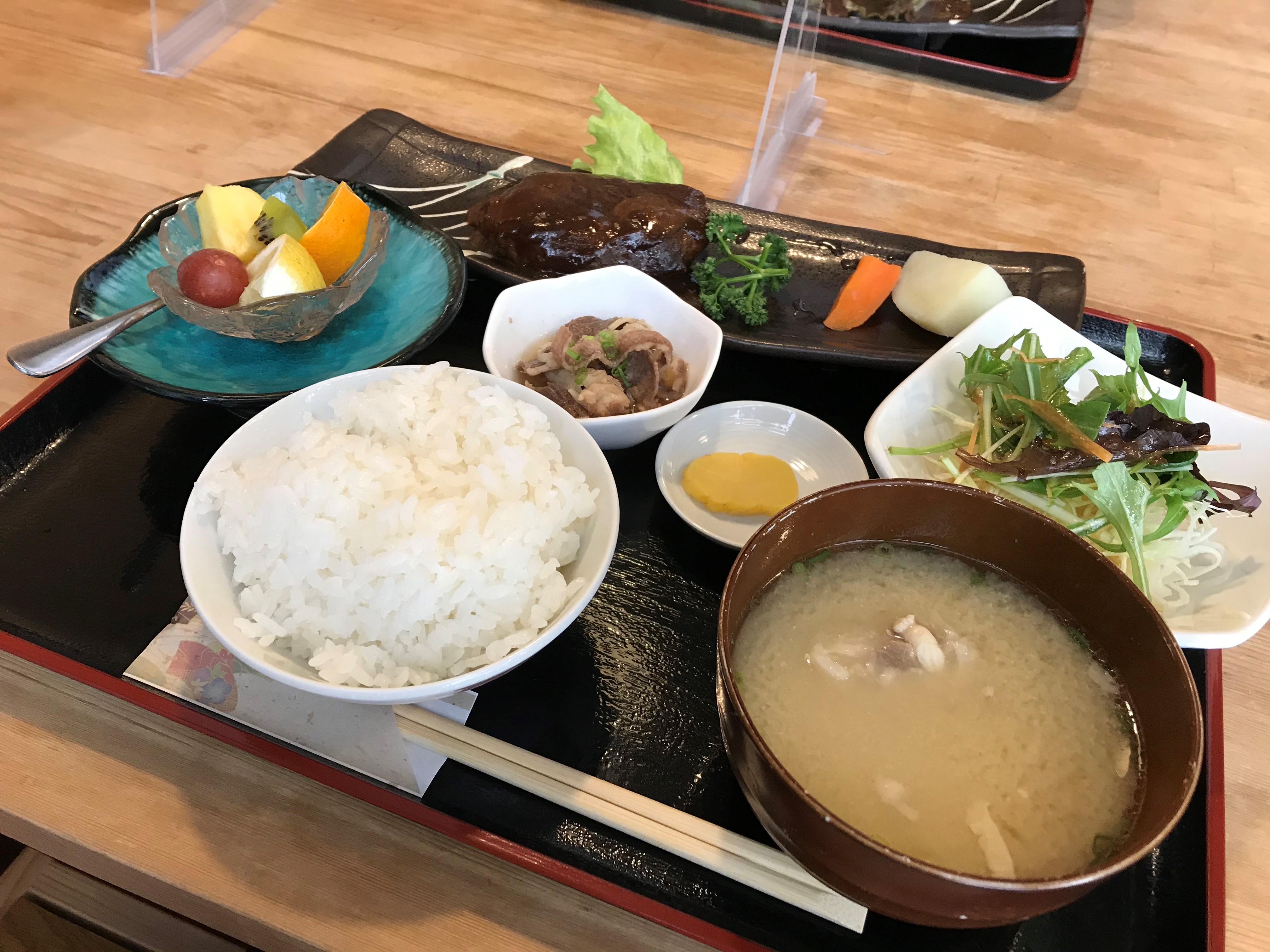 煮込みハンバーグランチ